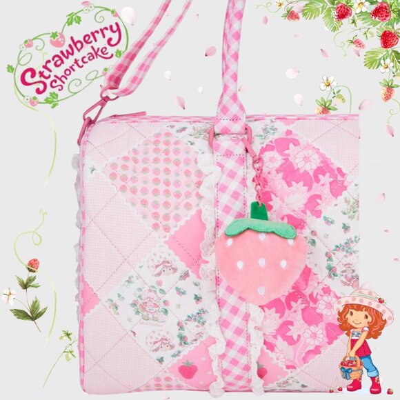 NWT Strawberry Shortcake Extra Serving Quilted Weekender Bag - Picture 3 of 6
